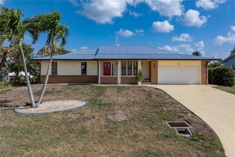 House in Punta Gorda, Florida 3 bedrooms, 152.73 sq.m. № 1732369 - photo 2
