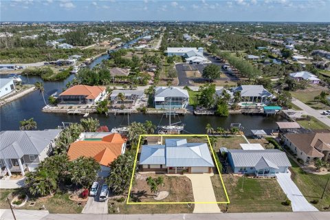 House in Punta Gorda, Florida 3 bedrooms, 152.73 sq.m. № 1732369 - photo 14