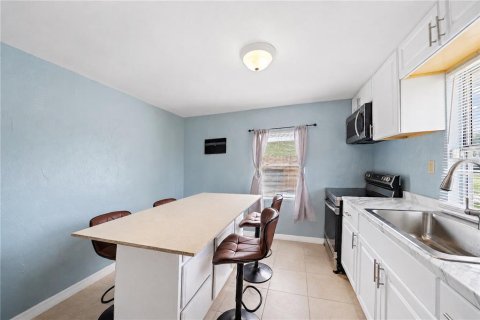 House in Palmetto, Florida 3 bedrooms, 73.21 sq.m. № 2329867 - photo 3