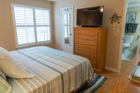 Condo in Saint Petersburg, Florida, 2 bedrooms  № 1838220 - photo 11