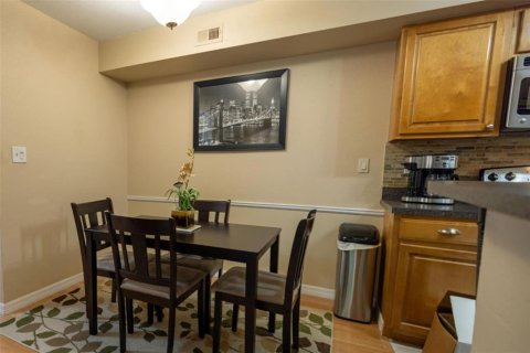 Condo in Saint Petersburg, Florida, 2 bedrooms  № 1838220 - photo 5