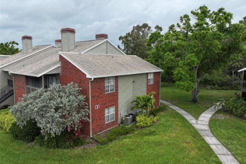 Condo in Saint Petersburg, Florida, 2 bedrooms  № 1838220 - photo 1