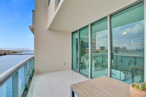 Condo in North Bay Village, Florida, 2 bedrooms  № 1709329 - photo 10