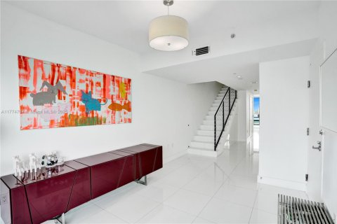 Condo in North Bay Village, Florida, 2 bedrooms  № 1709329 - photo 17
