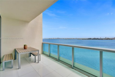 Condo in North Bay Village, Florida, 2 bedrooms  № 1709329 - photo 2