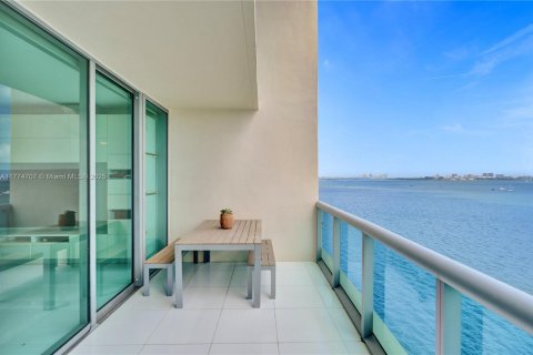 Condo in North Bay Village, Florida, 2 bedrooms  № 1709329 - photo 9