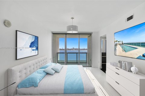Condo in North Bay Village, Florida, 2 bedrooms  № 1709329 - photo 21