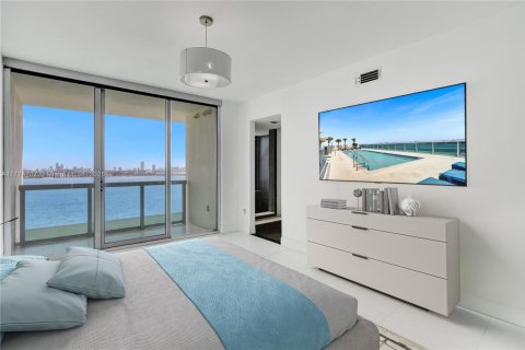 Condo in North Bay Village, Florida, 2 bedrooms  № 1709329 - photo 22