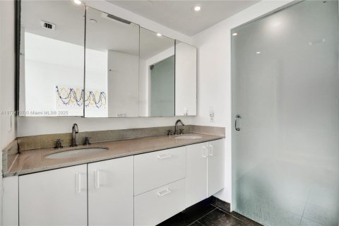 Condo in North Bay Village, Florida, 2 bedrooms  № 1709329 - photo 30