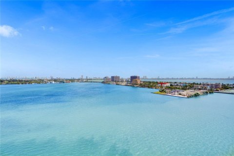 Condo in North Bay Village, Florida, 2 bedrooms  № 1709329 - photo 26