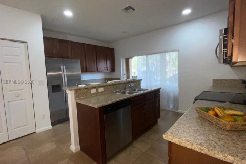 Touwnhouse à louer à Tamarac, Floride: 2 chambres, 135.08 m2 № 2028958 - photo 3