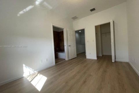 Touwnhouse à louer à Tamarac, Floride: 2 chambres, 135.08 m2 № 2028958 - photo 6