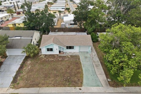 House in Hudson, Florida 2 bedrooms, 97.55 sq.m. № 2216701 - photo 13