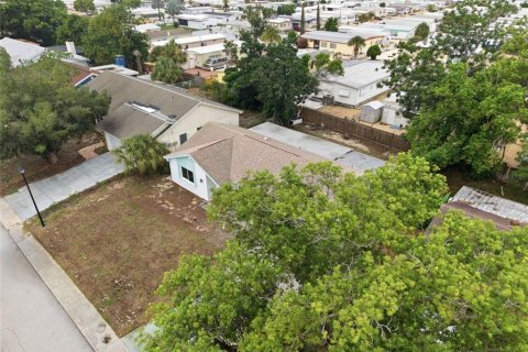 House in Hudson, Florida 2 bedrooms, 97.55 sq.m. № 2216701 - photo 12