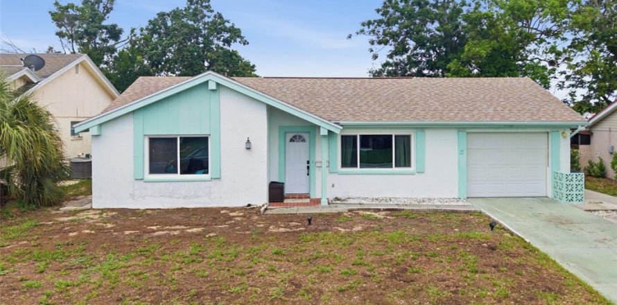 House in Hudson, Florida 2 bedrooms, 97.55 sq.m. № 2216701