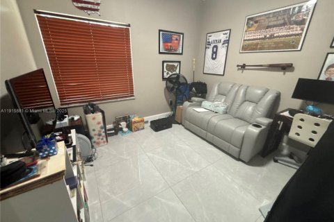 Townhouse in Miami Lakes, Florida 4 bedrooms, 143.63 sq.m. № 1972137 - photo 3