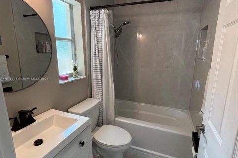 Townhouse in Miami Lakes, Florida 4 bedrooms, 143.63 sq.m. № 1972137 - photo 4