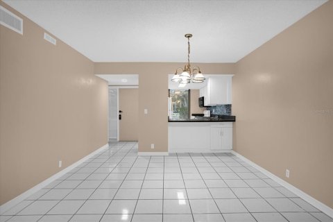 Condominio en alquiler en Winter Springs, Florida, 3 dormitorios, 130.06 m2 № 2157549 - foto 5