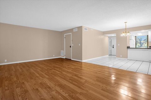 Condominio en alquiler en Winter Springs, Florida, 3 dormitorios, 130.06 m2 № 2157549 - foto 2