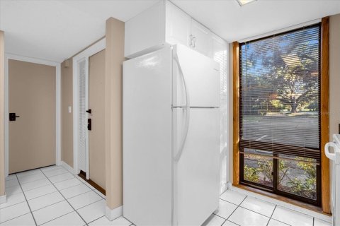 Condominio en alquiler en Winter Springs, Florida, 3 dormitorios, 130.06 m2 № 2157549 - foto 6