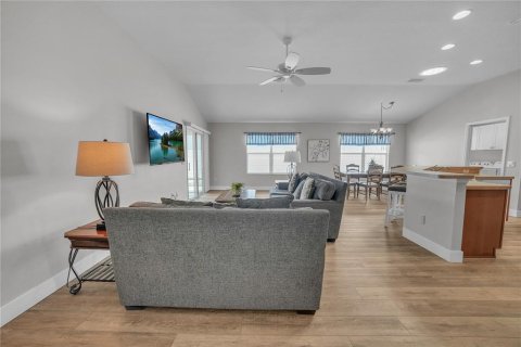 Casa en venta en The Villages, Florida, 3 dormitorios, 153.66 m2 № 2101394 - foto 12