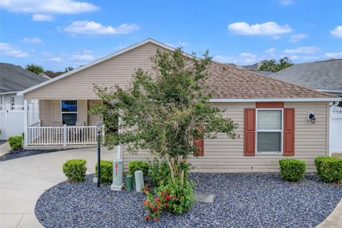 House in The Villages, Florida 3 bedrooms, 153.66 sq.m. № 2101394