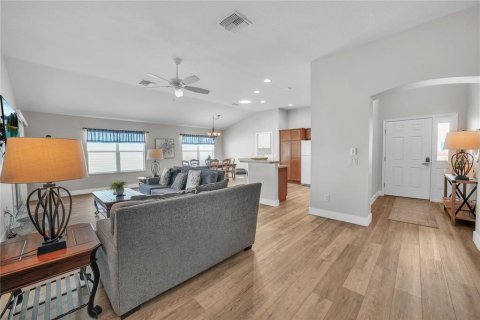 Casa en venta en The Villages, Florida, 3 dormitorios, 153.66 m2 № 2101394 - foto 13