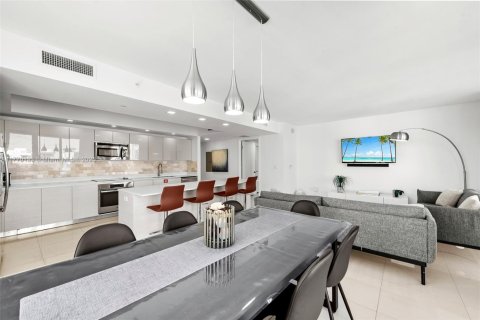 Copropriété à vendre à Hallandale Beach, Floride: 3 chambres, 161.37 m2 № 1698037 - photo 27