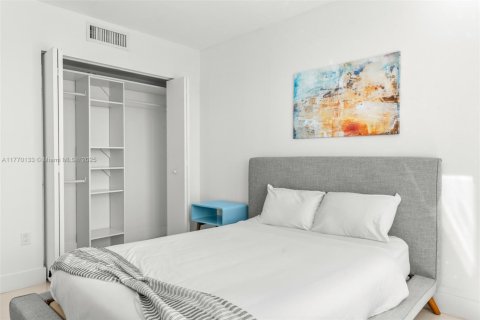 Copropriété à vendre à Hallandale Beach, Floride: 3 chambres, 161.37 m2 № 1698037 - photo 30