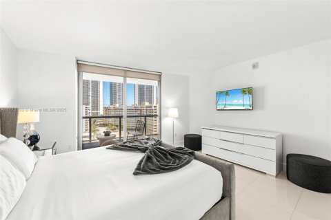Copropriété à vendre à Hallandale Beach, Floride: 3 chambres, 161.37 m2 № 1698037 - photo 29