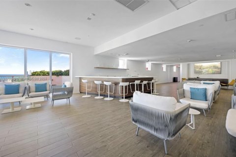 Copropriété à vendre à Hallandale Beach, Floride: 3 chambres, 161.37 m2 № 1698037 - photo 19
