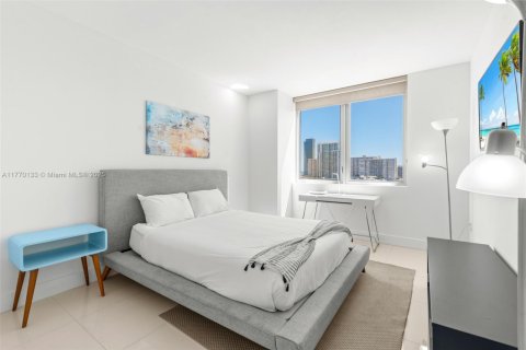 Copropriété à vendre à Hallandale Beach, Floride: 3 chambres, 161.37 m2 № 1698037 - photo 23