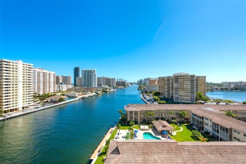 Copropriété à vendre à Hallandale Beach, Floride: 3 chambres, 161.37 m2 № 1698037 - photo 24