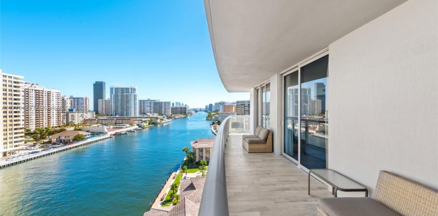 Condo à Hallandale Beach, Floride, 3 chambres № 1698037