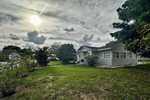Купить виллу или дом в Тампа, Флорида 4 комнаты, 128.02м2, № 1900118 - фото 2