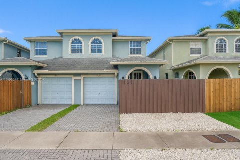 Casa en venta en Fort Lauderdale, Florida, 3 dormitorios, 226.59 m2 № 1950776 - foto 1
