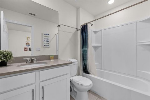 Townhouse in SOLARA RESORT in Kissimmee, Florida 5 bedrooms, 212.1 sq.m. № 1870282 - photo 24