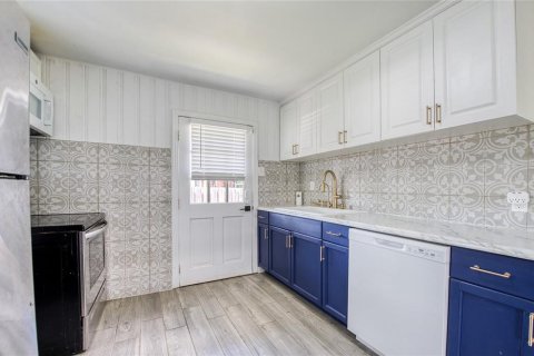 Villa ou maison à vendre à Tampa, Floride: 2 chambres, 51.1 m2 № 1906002 - photo 13