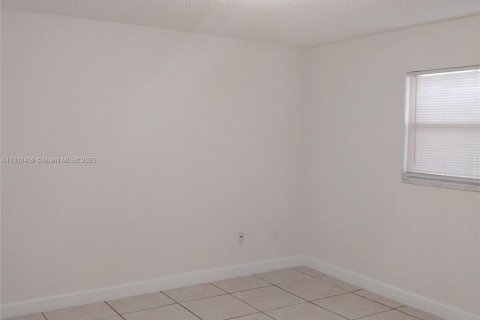 Condo in Dania Beach, Florida, 2 bedrooms  № 1974483 - photo 8