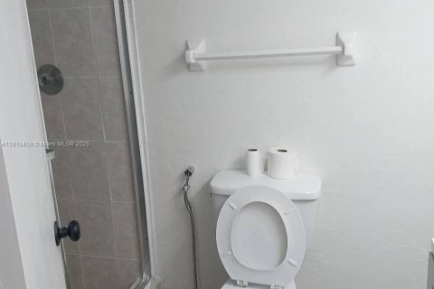 Condo in Dania Beach, Florida, 2 bedrooms  № 1974483 - photo 13