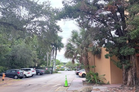 Condo in Dania Beach, Florida, 2 bedrooms  № 1974483 - photo 2