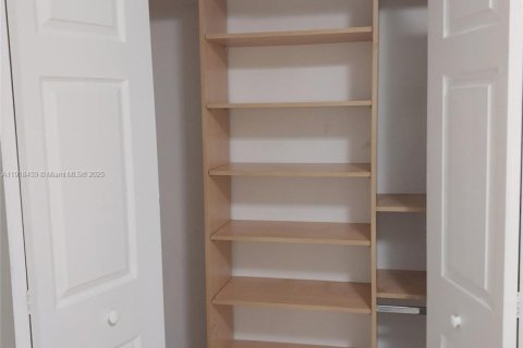 Condo in Dania Beach, Florida, 2 bedrooms  № 1974483 - photo 10