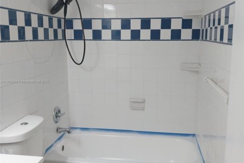 Condo in Dania Beach, Florida, 2 bedrooms  № 1974483 - photo 12