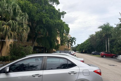 Condo in Dania Beach, Florida, 2 bedrooms  № 1974483 - photo 5