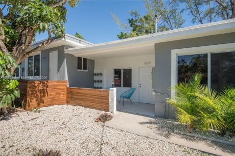 Immobilier commercial à vendre à Miami, Floride: 216.56 m2 № 1417833 - photo 1