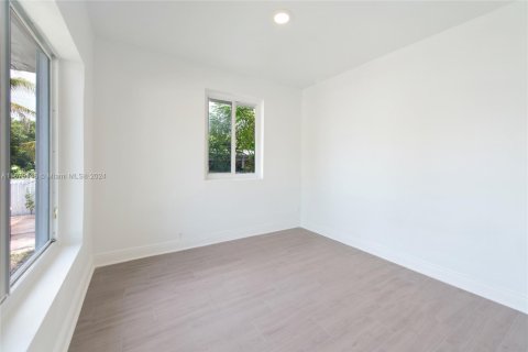 Immobilier commercial à vendre à Miami, Floride: 216.56 m2 № 1417833 - photo 13