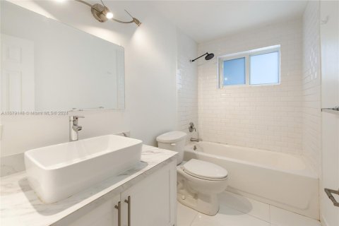 Immobilier commercial à vendre à Miami, Floride: 216.56 m2 № 1417833 - photo 21