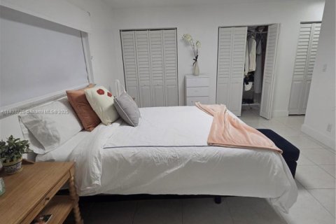 Condo in Hallandale Beach, Florida, 2 bedrooms  № 1825475 - photo 8
