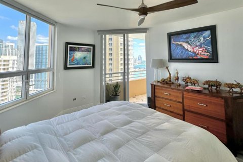 Condo in Miami, Florida, 1 bedroom  № 1696627 - photo 17