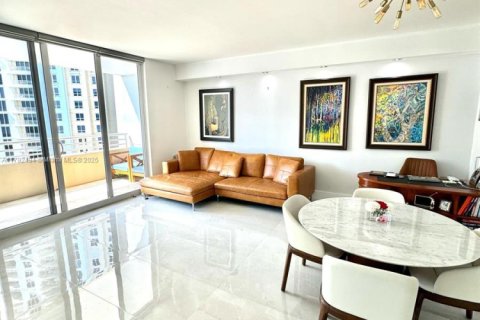 Condo in Miami, Florida, 1 bedroom  № 1696627 - photo 7